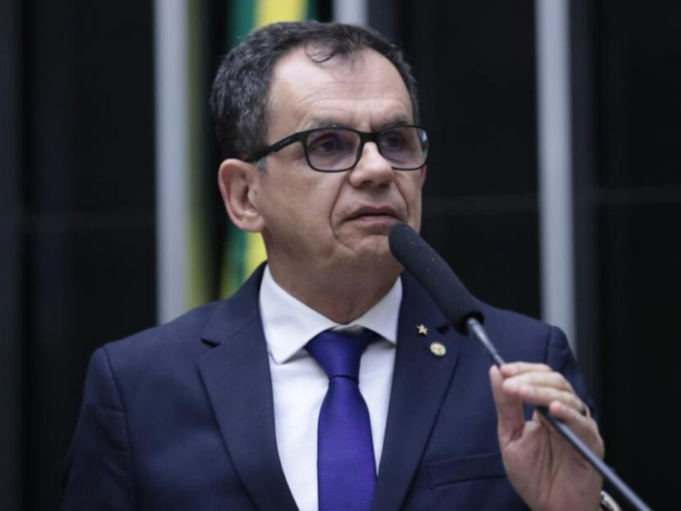 Deputado do PT pede investigação criminal de Hytalo Santos e propõe prisão preventiva