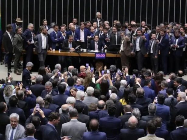 Líder do PT sobre processos contra bolsonaristas na Corregedoria da Câmara: “Pode acabar em pizza”