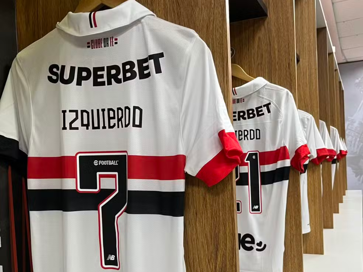 São Paulo homenageia Izquierdo com camisas levando seu nome em jogo contra o Atlético-MG
 / Reprodução 