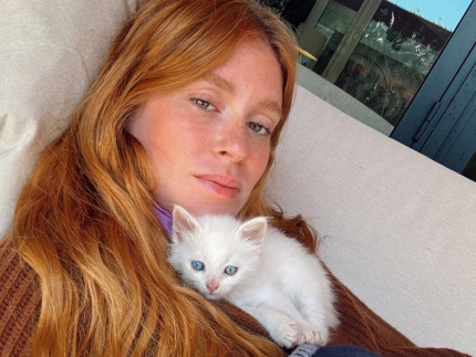 Marina Ruy Barbosa adota gatinha e encanta internautas: “Novo integrante da família”