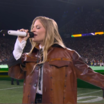 Luísa Sonza canta Hino Nacional em primeiro jogo da NFL no Brasil