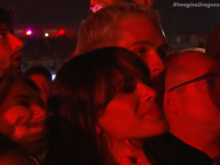 No meio do povão, Marquezine e João vibram com Imagine Dragons no Rock in Rio