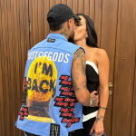 Casal apaixonado! Neymar publica foto de beijo em Bruna Biancardi