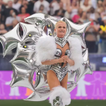 Xuxa aterrissa sua nave e encanta no Futebol da Esperança com “xou” nostálgico