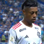 Suspeito de manipulação de jogos, Bruno Henrique é atacado por torcida do Cruzeiro