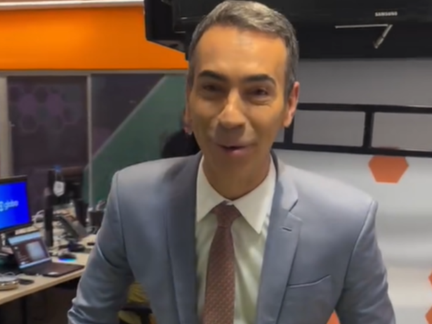 César Tralli compartilha momento descontraído na redação do Globo Esporte