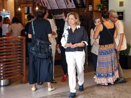 Eliane Giardini, amigos e familiares se despedem de Paulo Giardini no Rio