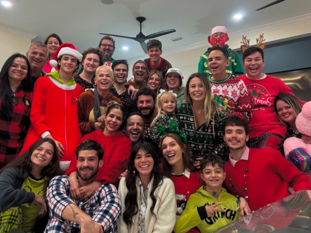 Ilariê! Bruna Marquezine e João Guilherme passam Natal com Xuxa em Orlando