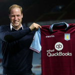 Príncipe William é visto confraternizando com torcedores do Aston Villa em pub de Londres