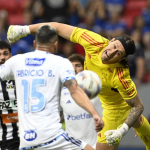 Gol contra de Fabrício Bruno leva Cruzeiro à derrota e vídeo viraliza nas web