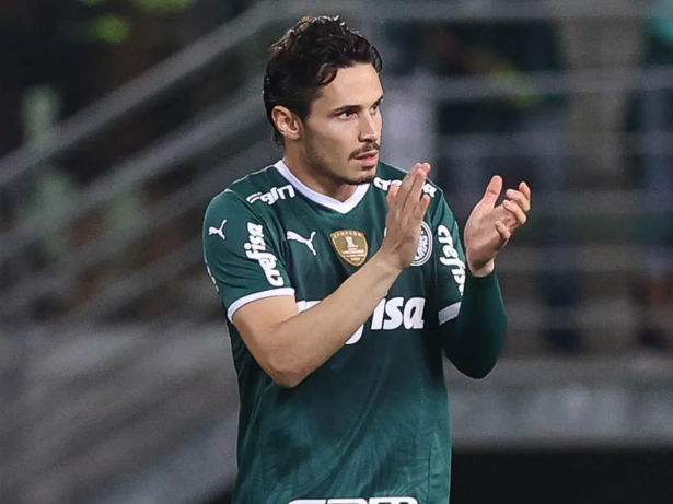 Clube mexicano acelera negociações por Raphael Veiga e prepara proposta ao Palmeiras
