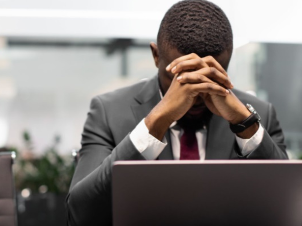 Governo deve adiar norma de apoio à saúde mental no trabalho após pressão de empresas
