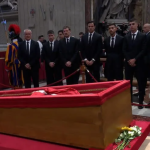 Futebol e fé: jogadores da Roma se despedem do papa Francisco, no Vaticano
