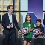 Estrela de X-Men, Hugh Jackman apoia fundo da FIFA que usará Mundial para ação social