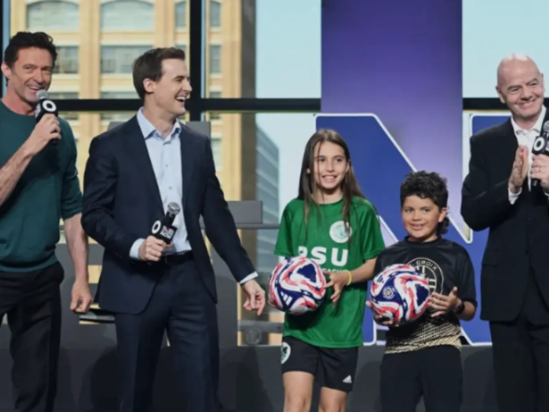 Estrela de X-Men, Hugh Jackman apoia fundo da FIFA que usará Mundial para ação social