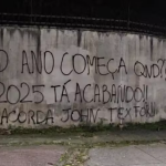 Botafogo: muros do Nilton Santos amanhecem pichados com protestos contra Textor e Paiva