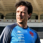 Vasco faz proposta e espera sinal verde de Fernando Diniz até domingo