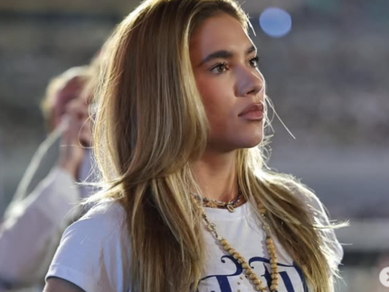 Ao lado das filhas, Virginia Fonseca compartilha momento de fé em evento católico