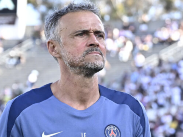 Técnico do PSG, Luis Enrique minimiza caso de racismo contra Vini Jr.