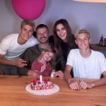 Fernanda Lima revela insatisfação dos filhos gêmeos com Hilbert: “Se acham feios”