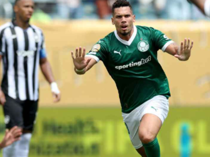 Com gol de Paulinho na prorrogação, Palmeiras vence Botafogo e avança no Mundial