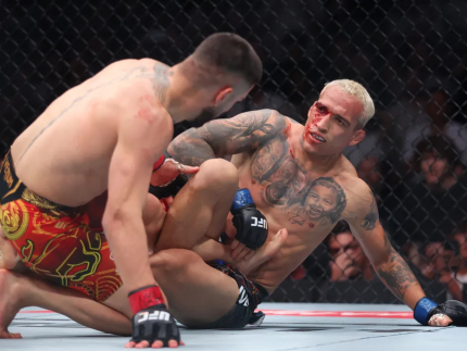 Charles do Bronx é nocauteado e cinturão dos leves do UFC ganha novo campeão