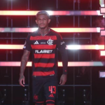 Efeito pós-Mundial: TV da Itália aponta avanço da Roma por Wesley, do Flamengo