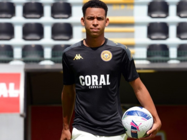Time da 3ª Divisão do Paraná vende jogador ao clube que formou Cristiano Ronaldo