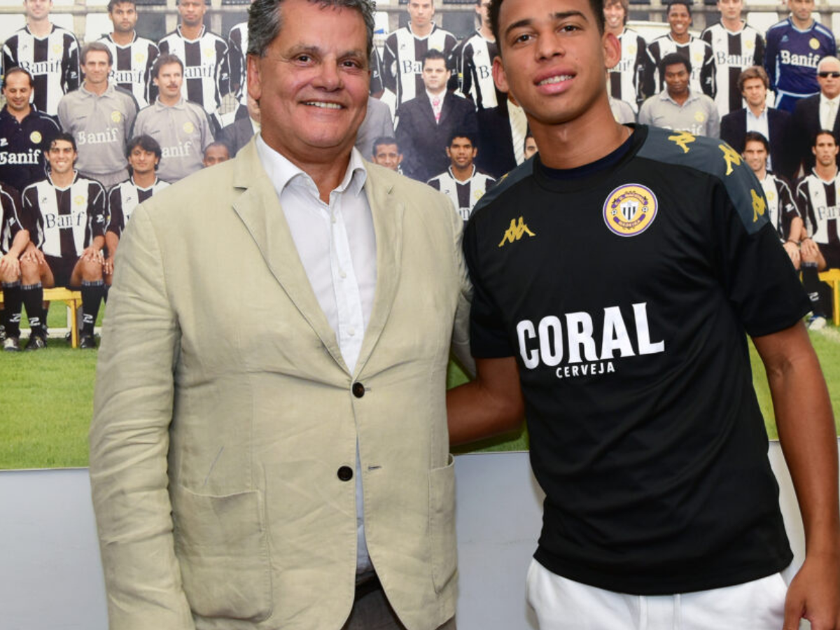 Deivison e o presidente do Desportivo Nacional, Rui Costa/Reprodução/Foto/Desportivo Nacional
