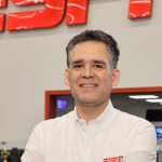 Comentarista da ESPN anuncia retorno após afastamento para tratamento