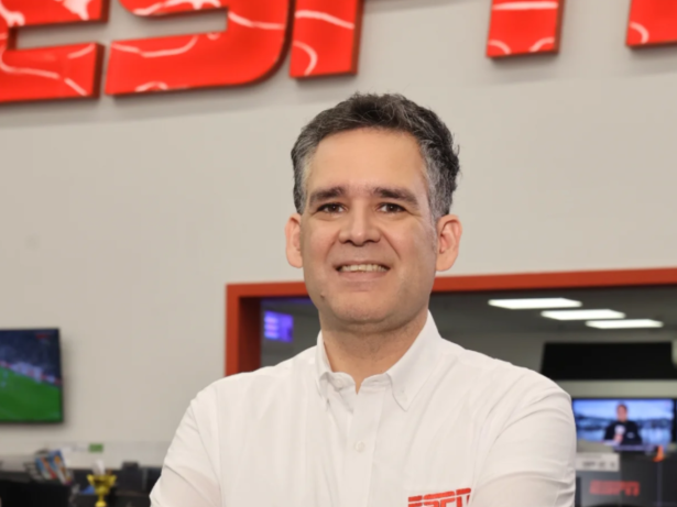 Comentarista da ESPN anuncia retorno após afastamento para tratamento