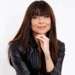 Anna Lima conta como dribla sintomas da menopausa e diz: “Chegar aos 50 é privilégio”