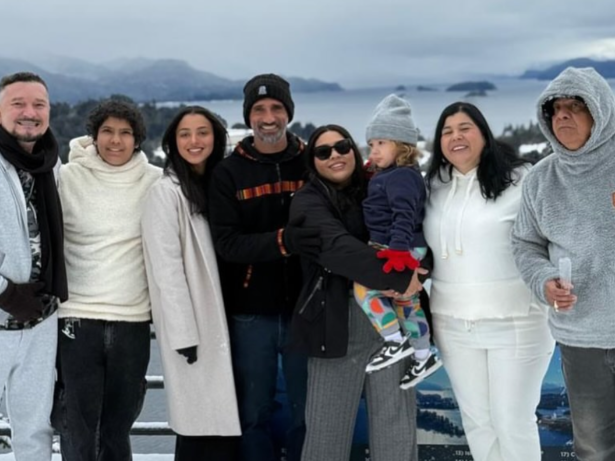 Zeca Pagodinho realiza sonho dos netos de conhecer a neve durante viagem em família
