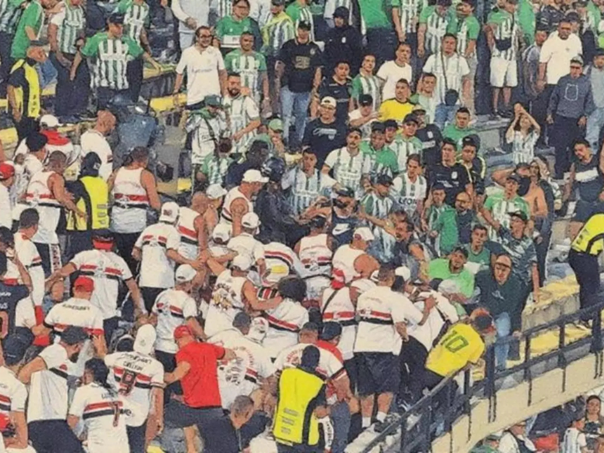 Torcidas do São Paulo e Atlético Nacional brigaram após o jogo/Reprodução/X
