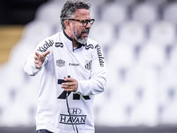 Cléber Xavier se pronuncia pela primeira vez após saída do Santos: “Gratidão”