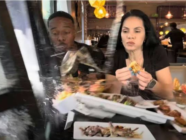 Carro invade restaurante e atinge influenciadores durante gravação no Texas