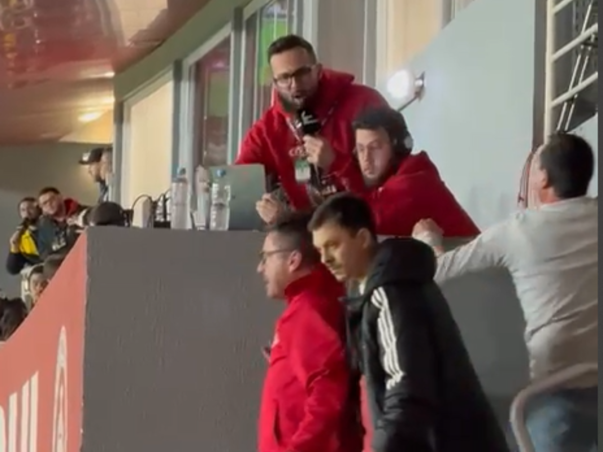 Torcedores do Inter danificam equipamentos de jornalistas após eliminação no Beira Rio/Reprodução