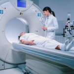Contraste em exame: Especialista explica substância e por que pode causar alergia