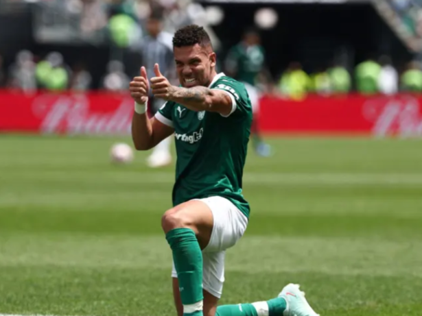 Lesionado, Paulinho é flagrado em pagode no Rio durante jogo do Corinthians x Palmeiras