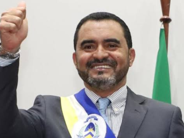 Justiça afasta governador do Tocantins em operação que investiga desvio de emendas