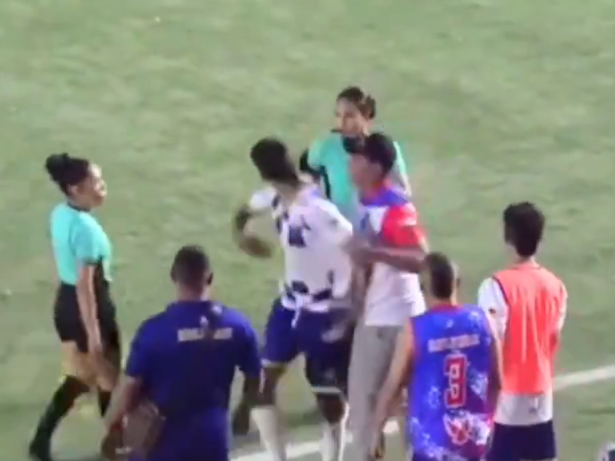 Jogador agride árbitra com tapa no rosto em jogo da terceira divisão na Colômbia