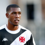 Rayan aceita proposta da Premier League e espera aval do Vasco para fechar negociação