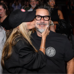 Adriane Galisteu curte vale night com o marido em show do Roupa Nova