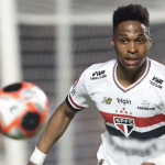 Lateral do São Paulo valoriza competitividade interna no clube: “Briga sadia”
