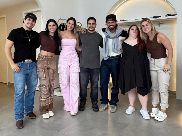Programa de casal? Ana Castela e Zé Felipe fazem compras juntos em Londrina