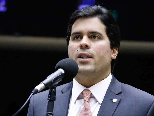 Ministro dos Esportes é afastado do PP após confirmar permanência no governo Lula