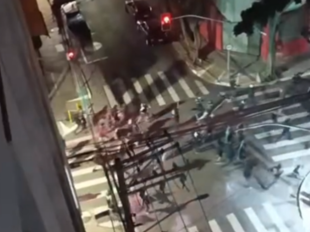 Confronto entre torcidas causa pânico no centro de SP após Corinthians x São Paulo