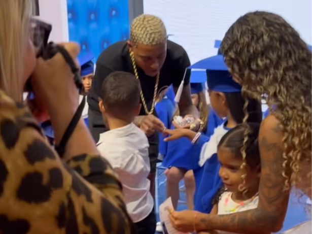 Poze do Rodo e Vivi Noronha se reencontram na formatura da filha após separação
