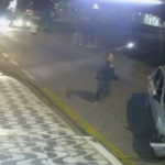 Motorista arranca com carro, porta abre e bebê cai em avenida em São Paulo