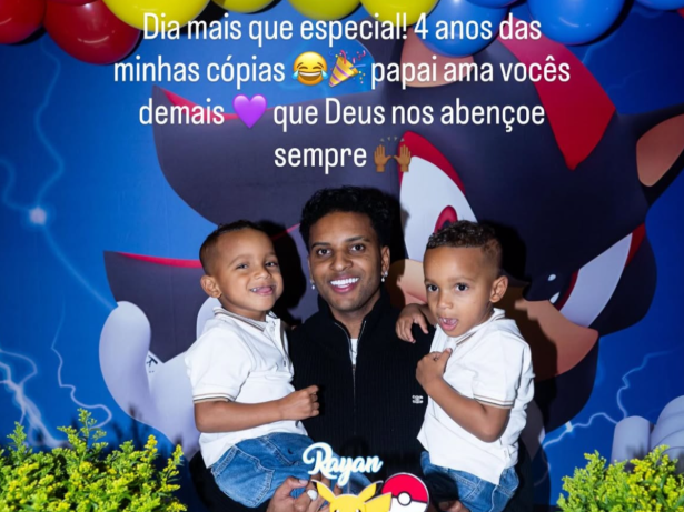 Rodrygo Goes comemora aniversário dos filhos gêmeos após reencontro: “Minhas cópias”